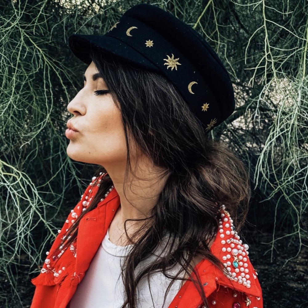 The Luna Bloom Life Saros Cabbie hat